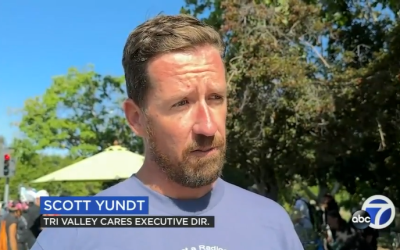 Activistas fuera del Laboratorio Lawrence Livermore recuerdan a los que murieron en Hiroshima, Nagasaki