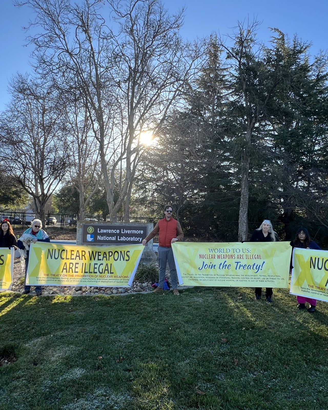 La Acción de Tri-Valley CAREs en Livermore Destaca el Cuarto Aniversario del Tratado Sobre la Prohibición de las Armas Nucleares