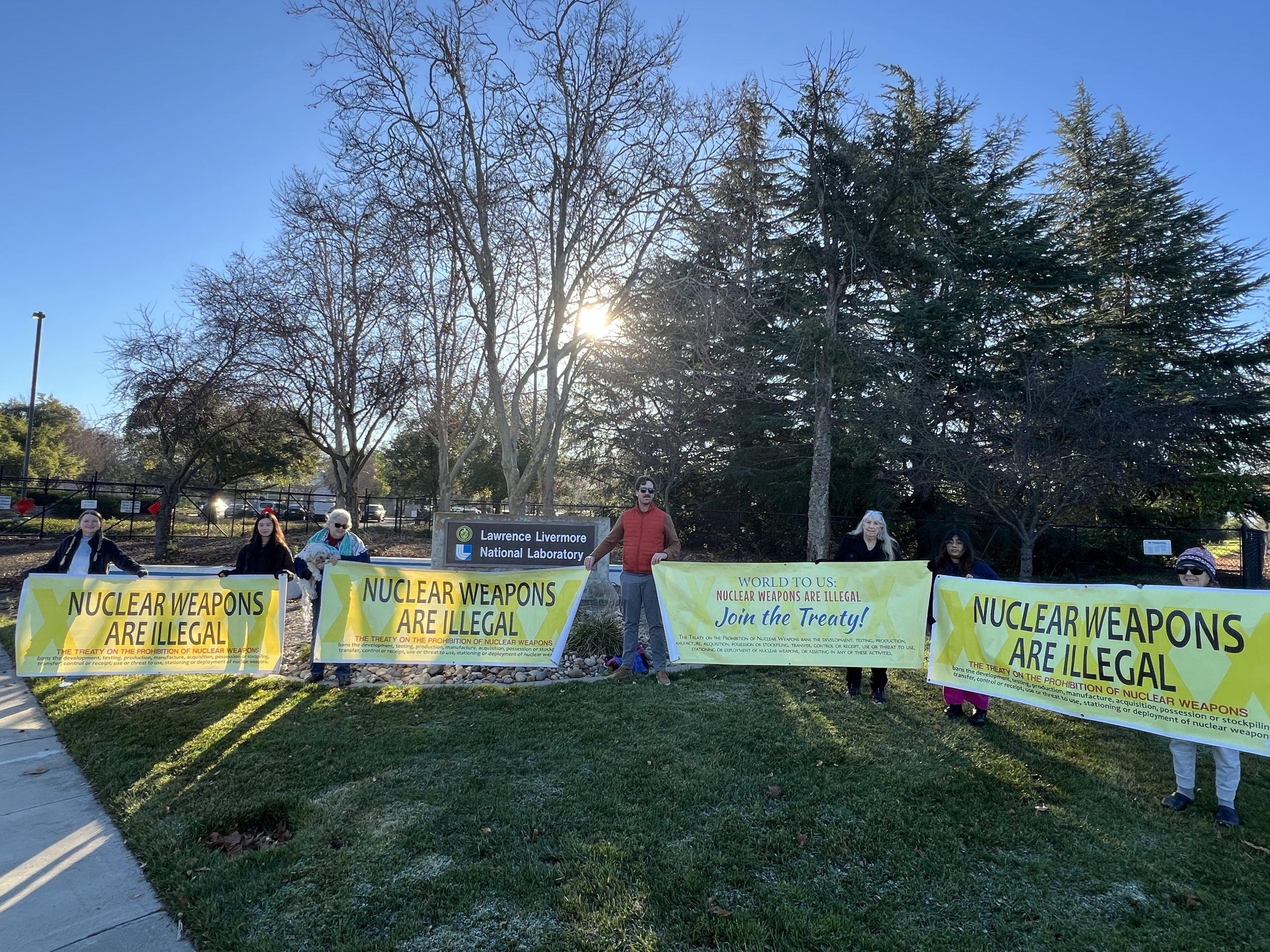 La Acción de Tri-Valley CAREs en Livermore Destaca el Cuarto Aniversario del Tratado Sobre la Prohibición de las Armas Nucleares